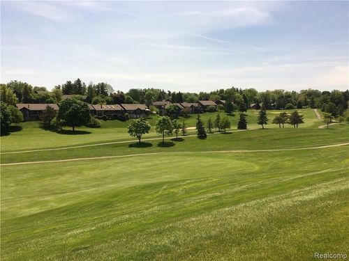 1829 Golf Ridge Dr, Bloomfield Hills, MI, 48302-1721 | Card Image