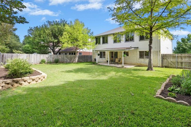 lush landscaping in back yard | Image 29