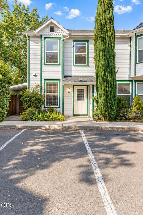 49 California St, Ashland, OR, 97520-2207 | Card Image