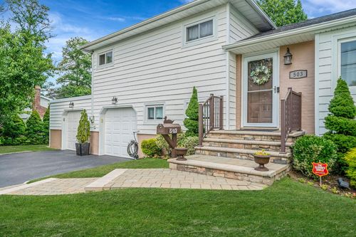 503 Thorn St, North Babylon, NY, 11703-4415 | Card Image