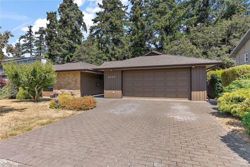 4399 Robinwood Dr, Saanich, BC, V8N5R7 | Card Image