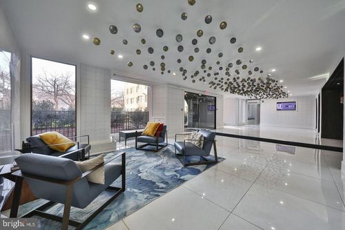 1b-818-4247 Locust St, PHILADELPHIA, PA, 19104-5252 | Card Image