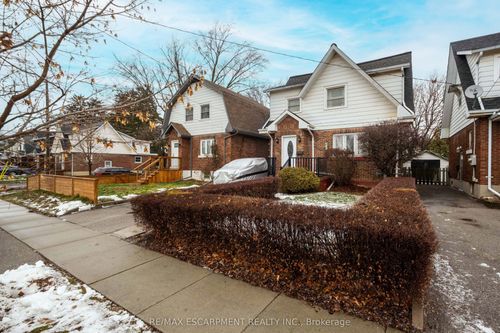 {{alt}} | Card Image