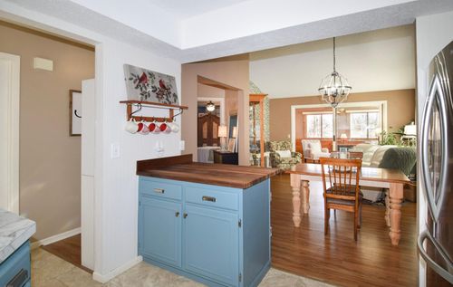 8807 Norway St Nw, Coon Rapids, MN, 55433-8009 | Card Image