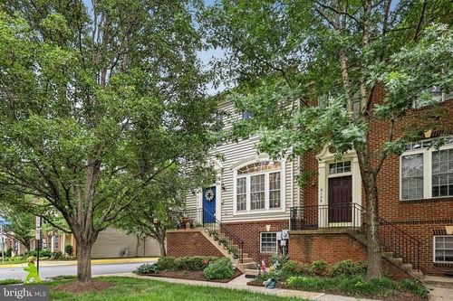 8154 Skelton Cir, FALLS CHURCH, VA, 22042-1219 | Card Image