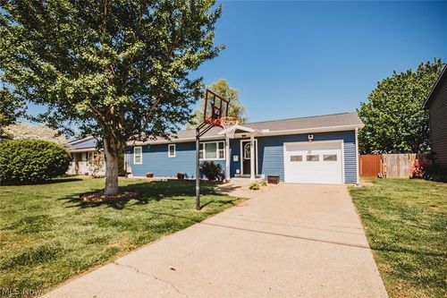 1586 Gene St, Belpre, OH, 45714-2104 | Card Image