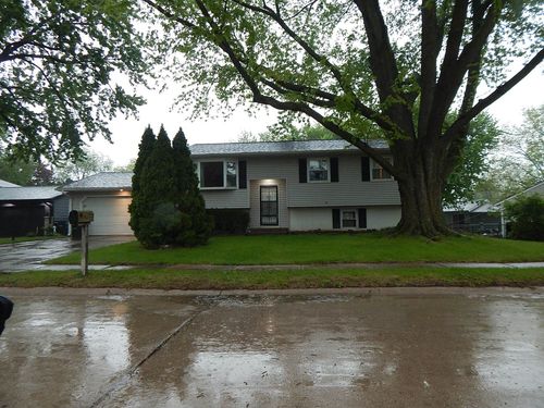4021 Cresthill Dr, Davenport, IA, 52806-3411 | Card Image