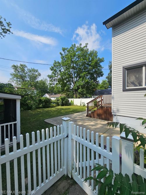 35449 Currier St, Wayne, MI, 48184-2374 | Card Image