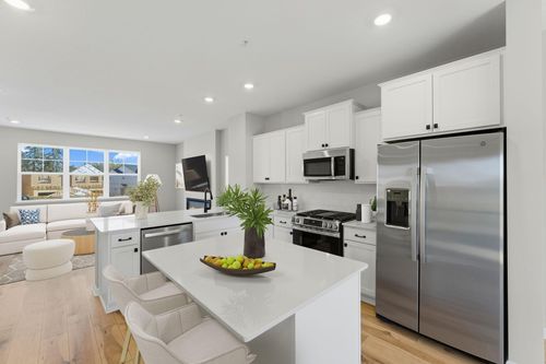 1520 Traverse Pt, Saint Paul, MN, 55122 | Card Image