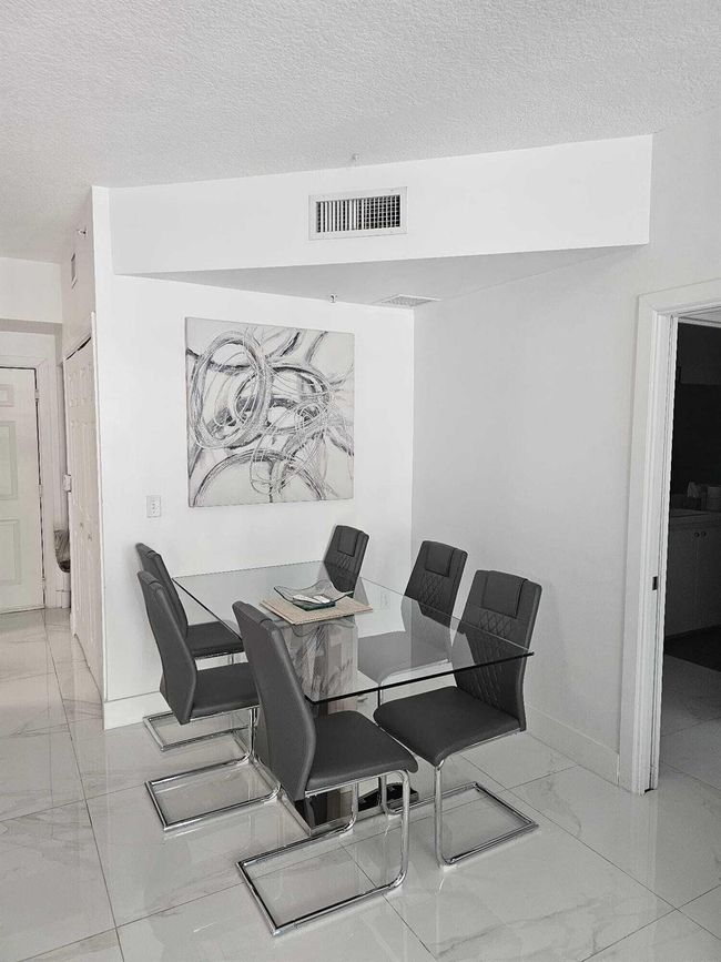 APT-221 - 804 E Windward Way, Condo with 2 bedrooms, 2 bathrooms and null parking in Lantana FL | Image 6