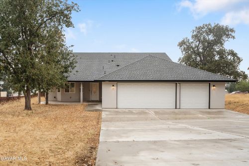 17841 Hambletonian Dr, Tehachapi, CA, 93561-5339 | Card Image