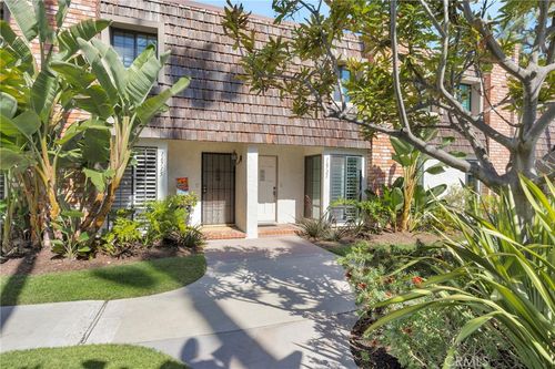 16721 Castaway Ln, Huntington Beach, CA, 92649-3156 | Card Image