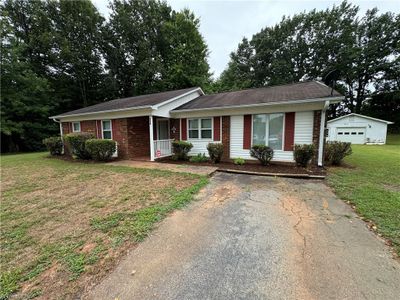 218 Ravenwood Court, House other with 3 bedrooms, 1 bathrooms and null parking in King NC | Image 2