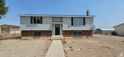 670 W Pirate Ave, Green River, UT, 84525-4525 | Card Image