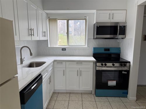 811-26 Cooper Rd, Poughkeepsie, NY, 12603-1671 | Card Image