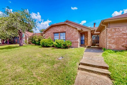 2510 Limestone Dr, Arlington, TX, 76014-1818 | Card Image