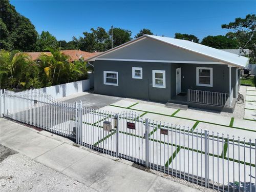 0-1041 Nw 73rd St, Miami, FL, 33150-3647 | Card Image