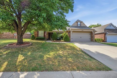 11608 102nd St, Owasso, OK, 74055-6419 | Card Image
