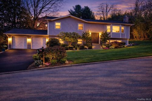 5 Suzie Dr, Spring Valley, NY, 10977-1830 | Card Image