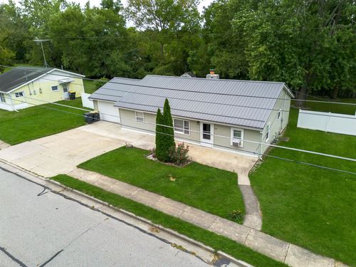 1104 Town St, Kendallville, IN, 46755-2286 | Card Image