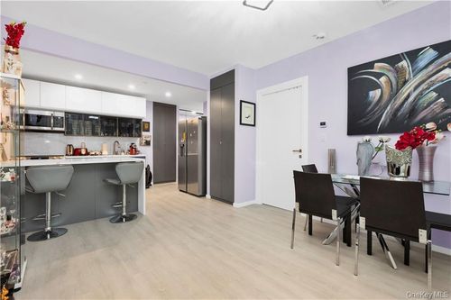 3f-15 W End Ave, New York, NY, 10023-0187 | Card Image
