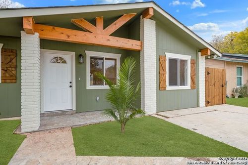 1531 Lahn Rd, New Braunfels, TX, 78130-3217 | Card Image