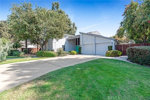 530 E Estate Dr, Tulare, CA, 93274-2104 | Card Image