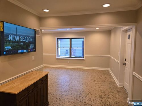 135 Linden Ave, Elmwood Park, NJ, 07407-2746 | Card Image