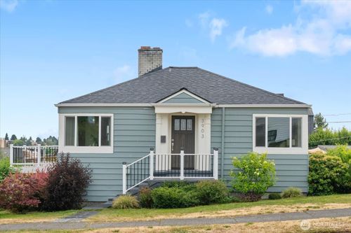 3903 Dakota St, Seattle, WA, 98116-4226 | Card Image