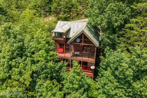 928 Falcon View Way, Sevierville, TN, 37862-9605 | Card Image