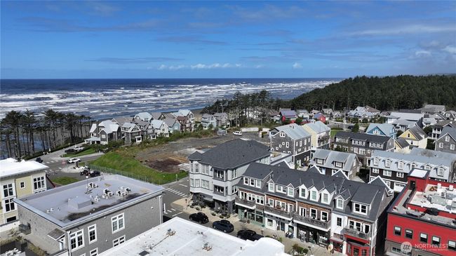 211 Market St, Townhouse with 3 bedrooms, 4 bathrooms and 1 parking in Pacific Beach WA | Image 24
