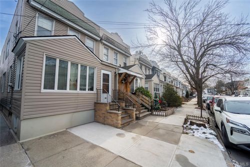 7505 60th Pl, Glendale, NY, 11385-6044 | Card Image