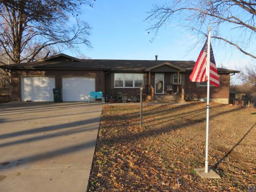 208 Sunflower Blvd, Ozawkie, KS, 66070-9503 | Card Image