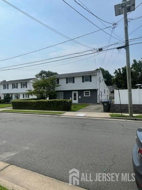 84 E Laurel St, Port Reading, NJ, 07064-1119 | Card Image