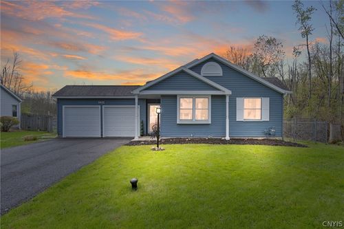 8455 Rollercoaster Dr, Cicero, NY, 13039-7821 | Card Image