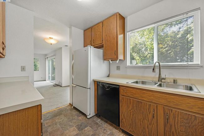127 Temescal Cir, Townhouse with 2 bedrooms, 2 bathrooms and null parking in Emeryville CA | Image 13