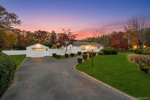 468 Ferndale Blvd, Islip, NY, 11751-1221 | Card Image