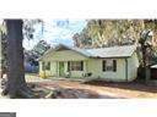 621 Dallas Cir, Folkston, GA, 31537-6809 | Card Image