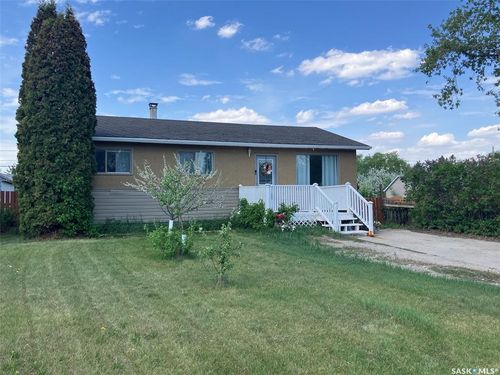 110 4 St N, Nipawin, SK, S0E1E0 | Card Image