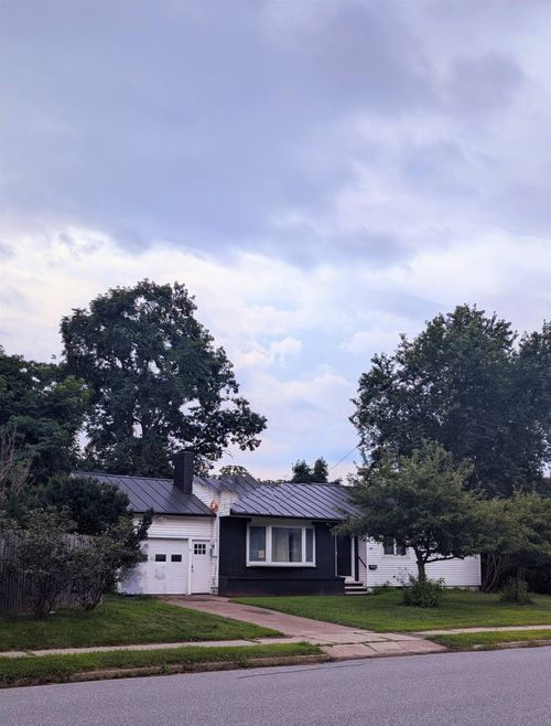 87 Shore Rd, Burlington, VT, 05408-2655 | Card Image