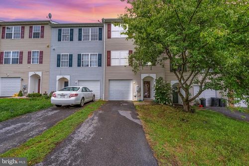 180 Pony Cir, MARTINSBURG, WV, 25405-3800 | Card Image
