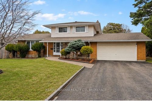 4 Tanner Cir, Saint Catharines, ON, L2N3M9 | Card Image