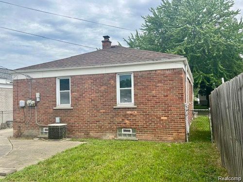 14701 Paris St, Allen Park, MI, 48101-3511 | Card Image