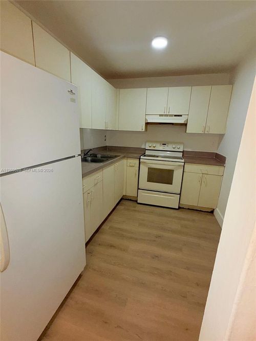 apt-209-5755 W 20th Ave, Hialeah, FL, 33012-7546 | Card Image