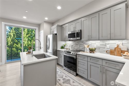 e3-5020 148th St Sw, Edmonds, WA, 98026-4467 | Card Image