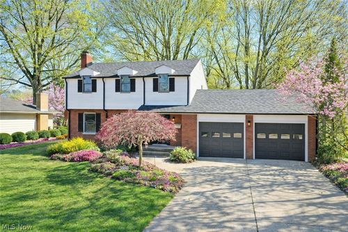 8351 Chesterton Dr, Youngstown, OH, 44514-2933 | Card Image