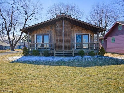 9090 Headlands Rd, Mentor, OH, 44060-1106 | Card Image