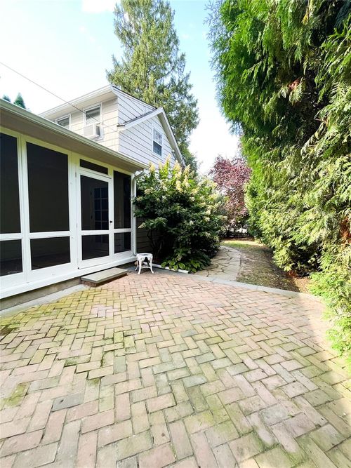 114 Harbor Hill Rd, Roslyn Heights, NY, 11577-1531 | Card Image