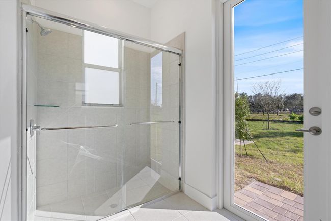 12240 Sw 44 Th Ct, House other with 5 bedrooms, 5 bathrooms and null parking in Davie FL | Image 12