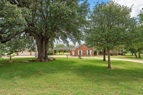 654 County Road 473, Lott, TX, 76656-3928 | Card Image